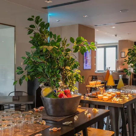 H10 Citta Hotel 4*