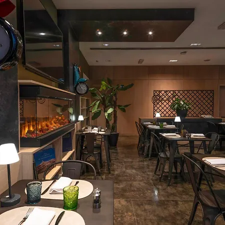 H10 Citta Hotel 4*